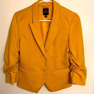 2B Bebe Cute Trendy Waist-Length Blazer